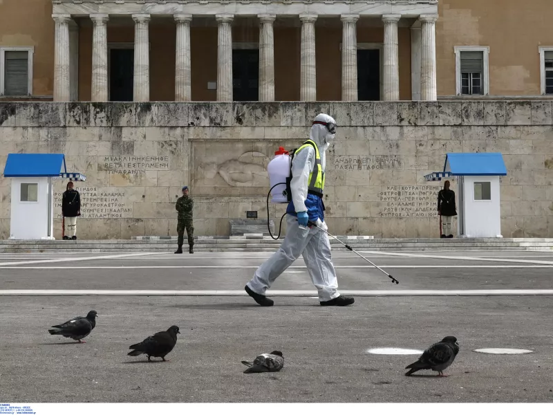 Κυβέρνηση για κορωνοϊό: Ο μέσος όρος των κρουσμάτων επιδεινώθηκε από τα εγχώρια κρούσματα