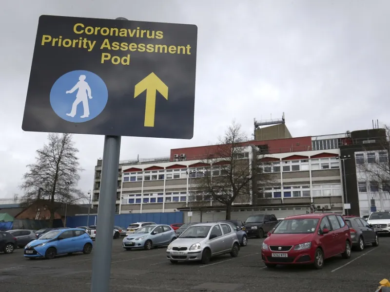 Κορωνοϊός: Αγώνας δρόμου στη Βρετανία για θωράκιση - Νέες συστάσεις για απομόνωση