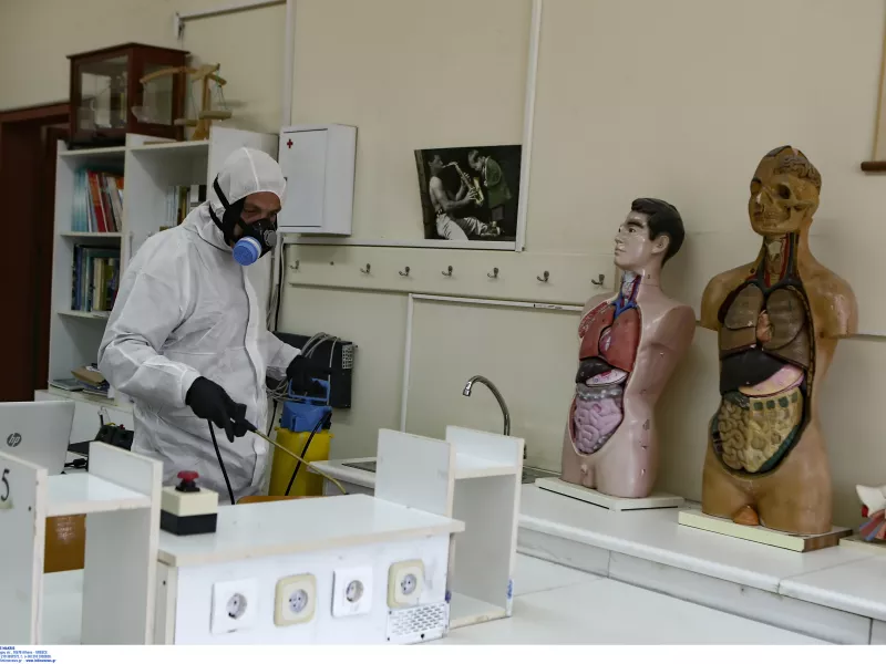 Αντιπρύτανης ΑΠΘ: Τι λέει μετά την τοποθέτηση του για τον «κατασκευασμένο κορωνοϊό»  