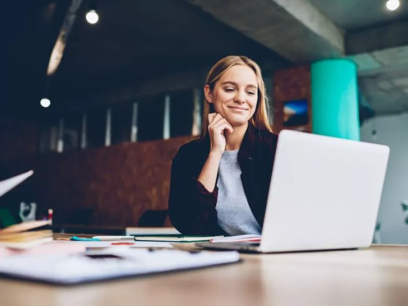 Τηλεργασία: Παρατείνεται έως τις 31/12 η υποχρέωση εφαρμογής της τουλάχιστον σε ποσοστό 50% 