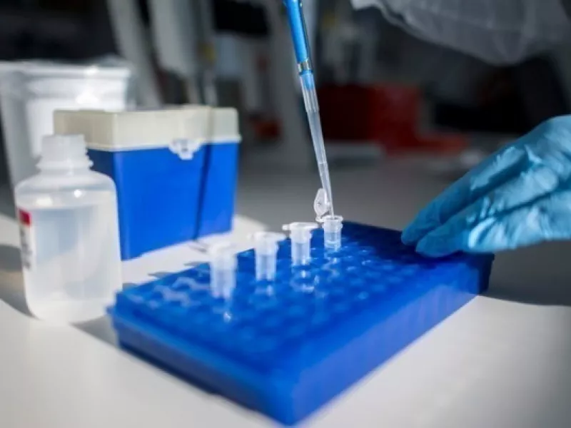 Κορωνοϊός: H Regeneron κατέθεσε αίτηση για έγκριση πειραματικής θεραπείας αντισωμάτων