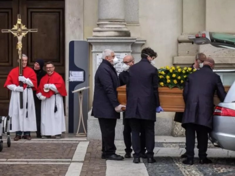 Κορωνοϊός - Δήμαρχος Μπέργκαμο: Αδειάσαμε από φέρετρα - Η συγκλονιστική φωτό