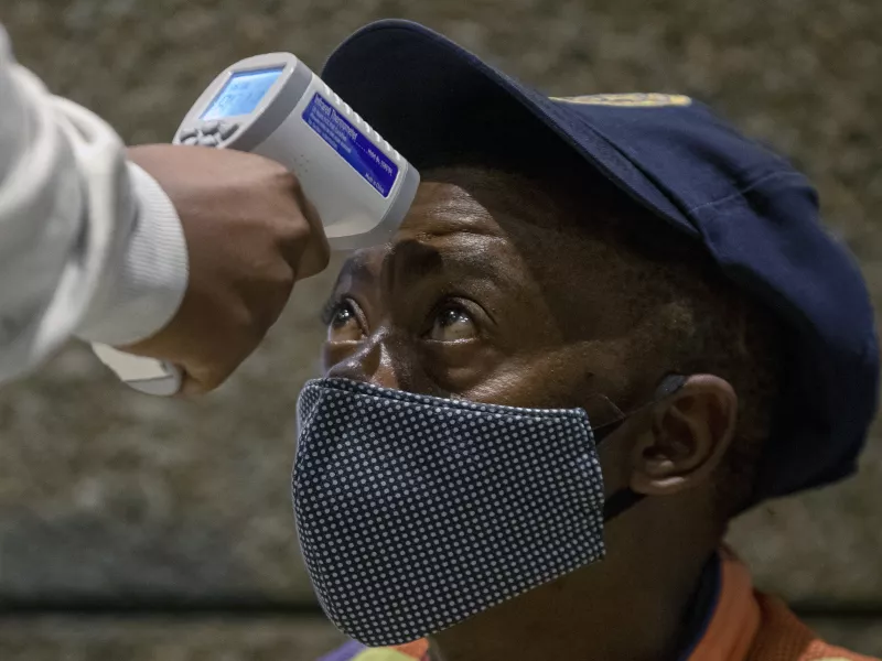 Συναγερμός στην Αφρική για νέο στέλεχος κορωνοϊού με 34 μεταλλάξεις