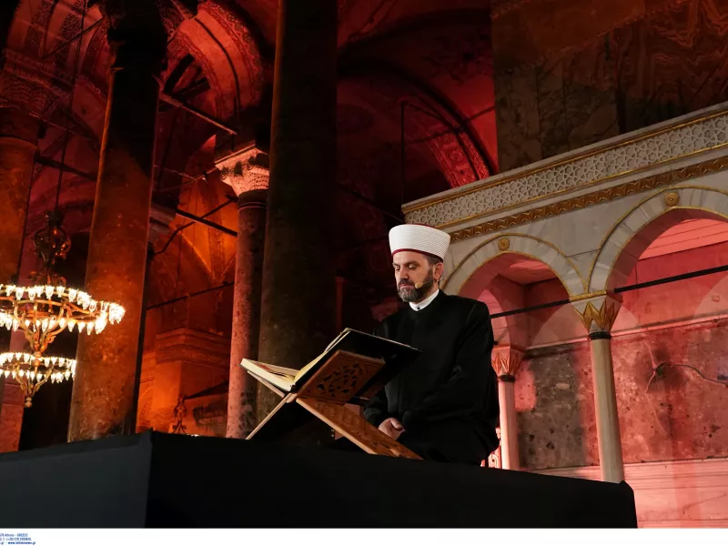 ΥΠΕΞ για ανάγνωση Κορανίου στην Αγία Σοφιά: Απόπειρα αλλοίωσης του μνημειακού χαρακτήρα της