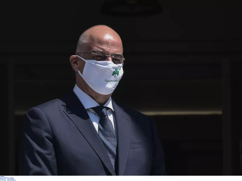  Δένδιας: Εμφανίστηκε με μάσκα του Παναθηναϊκού στη συνάντηση με την Ισπανίδα ΥΠΕΞ