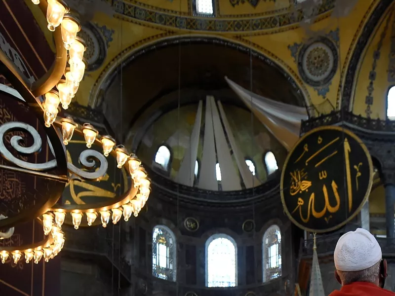 Mπουγάδες στην Αγιά Σοφιά που ισλαμισμό σημαίνουν  