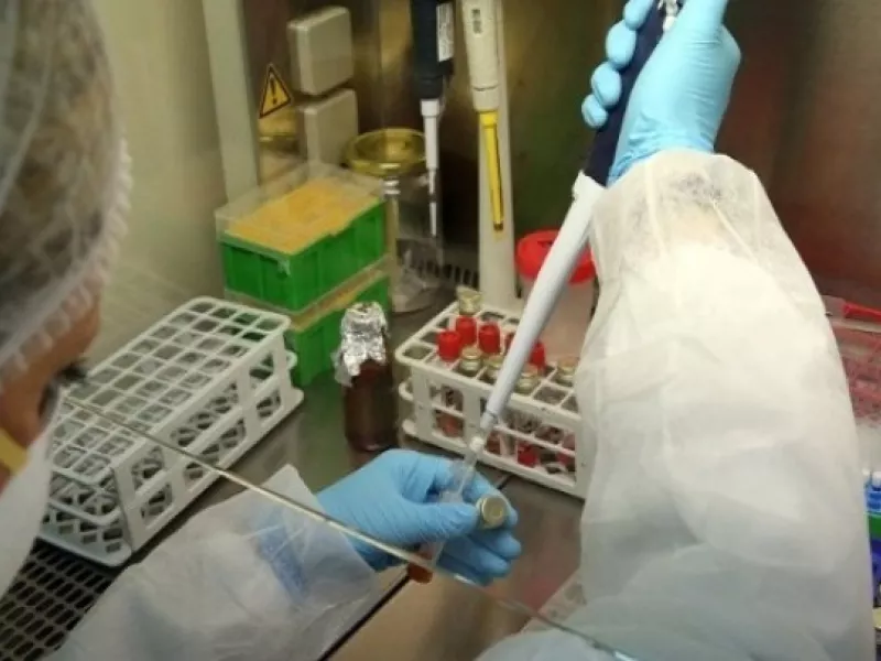 Κορωνοϊός: Το αντιβιοτικό αζιθρομυκίνη δεν βοηθά τους ασθενείς με βαριά νόσο