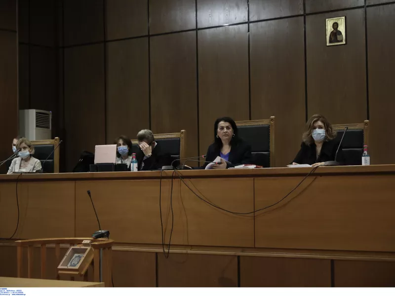 Ολοκληρώθηκαν οι αγορεύσεις των συνηγόρων – Δευτέρα πρωί συνεχίζεται η δίκη της ΧΑ