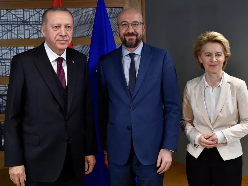 Κομισιόν σε Άγκυρα: Μποϊκοτάζ σε γαλλικά προϊόντα θα απομακρύνει την Τουρκία από την ΕΕ