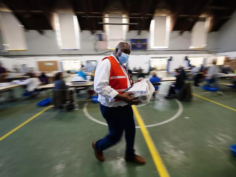 ΗΠΑ – Εκλογές: Οι πολιτείες που προηγείται ο Μπάιντεν – Μάχη ψήφο με ψήφο στη Τζόρτζια