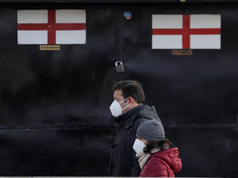 Κορωνοϊός - Βρετανία: Διπλασιασμός λοιμώξεων σε μια εβδομάδα, αλλά για τους μη εμβολιασθέντες