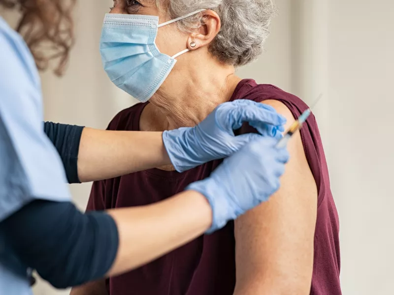 Κορωνοϊός: Πόσο μας προστατεύουν τα εμβόλια; Εμβολιαστήκαμε και τελειώσαμε;