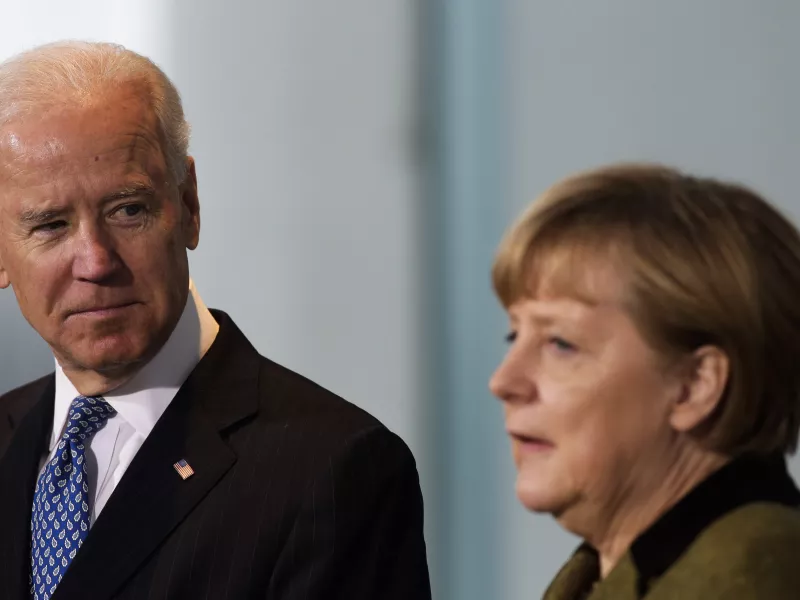 Τηλεδιάσκεψη Μπάιντεν για ασφάλεια με Μέρκελ, Μακρόν, αλλά και Μπιλ Γκέιτς