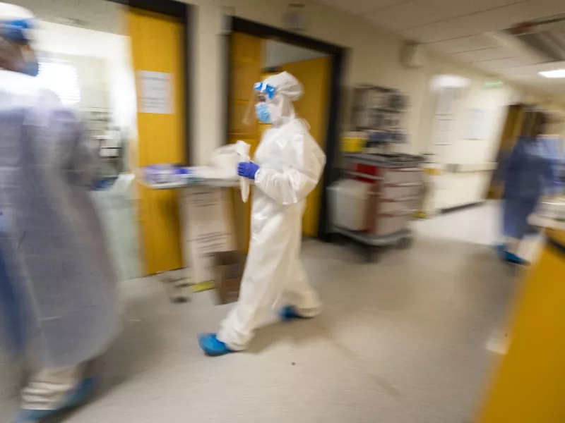 Κορωνοϊός: Ποιός είναι ο χρόνος αποβολής του SARS-CoV-2- Σε ποιούς ασθενείς είναι μεγαλύτερος 