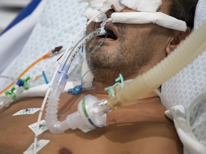 Ο Σβαρτσενέγκερ, ο ρινόκερος κι οι ανεμβολίαστοι