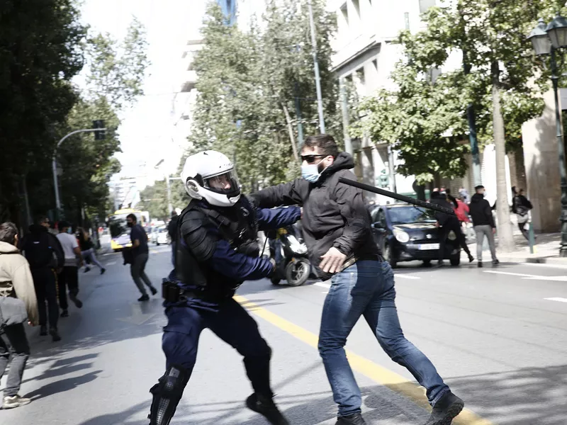 Επεισόδια και χημικά στο κέντρο της Αθήνας σε συγκέντρωση για τον Κουφοντίνα