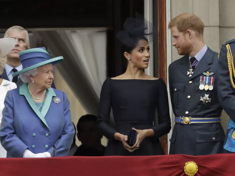 Η Ελισάβετ ζητούσε να υπάρχει πάντα «μάρτυρας» όταν μιλούσε με Χάρι και Μέγκαν