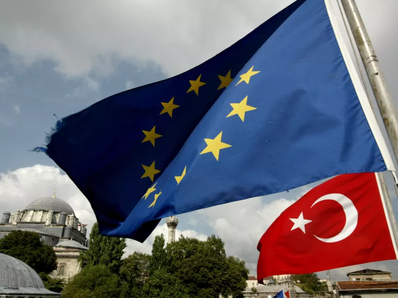 Γερμανός βουλευτής ΕΛΚ: Να τερματιστούν οι ενταξιακές διαπραγματεύσεις με την Τουρκία 