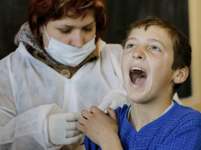 ΠΟΥ: Να μην ξεκινήσει ο εμβολιασμός παιδιών αν δεν έχουν εμβολιαστεί ηλικιωμένοι - ευπαθείς ομάδες