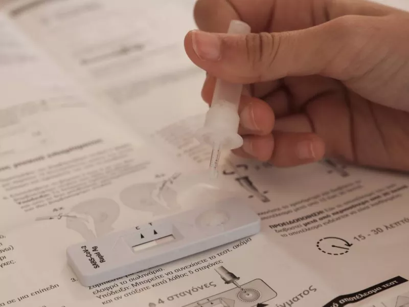 Αυτοδιαγνωστικά τεστ υποχρεωτικά και στον ιδιωτικό τομέα από Δευτέρα: Τι πρέπει να γνωρίζετε 