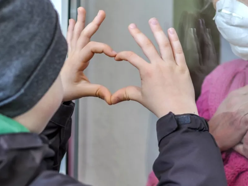 Κορωνοϊός: Τι γίνεται σε οικογένειες με εμβολιασμένα και μη μέλη