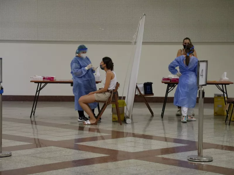 Κορωνοϊός-Ελλάδα: 2.218 κρούσματα, 13 θάνατοι, 250 διασωληνωμένοι (πίνακες) 