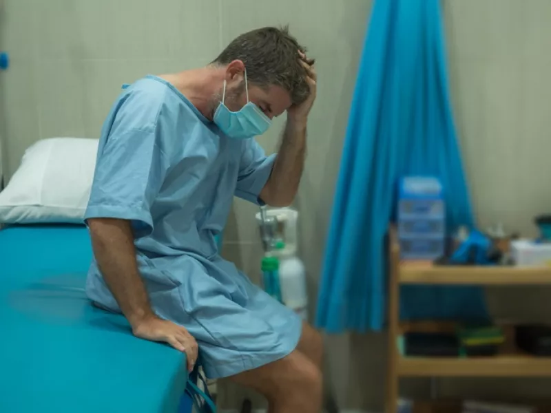 ΕΚΠΑ: Ο νέοι άνδρες διατρέχουν μεγαλύτερο κίνδυνο να προσβληθούν από κορωνοϊό 