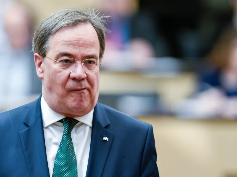 Γερμανία: Μάχη πολιτικής επιβίωσης για τον Άρμιν Λάσετ – Καγκελάριος ή τον παραιτούν 