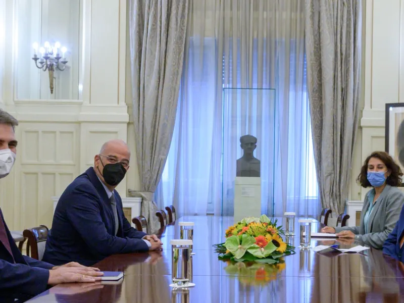 Συνάντηση Δένδια με τον πρέσβη των Ηνωμένων Αραβικών Εμιράτων