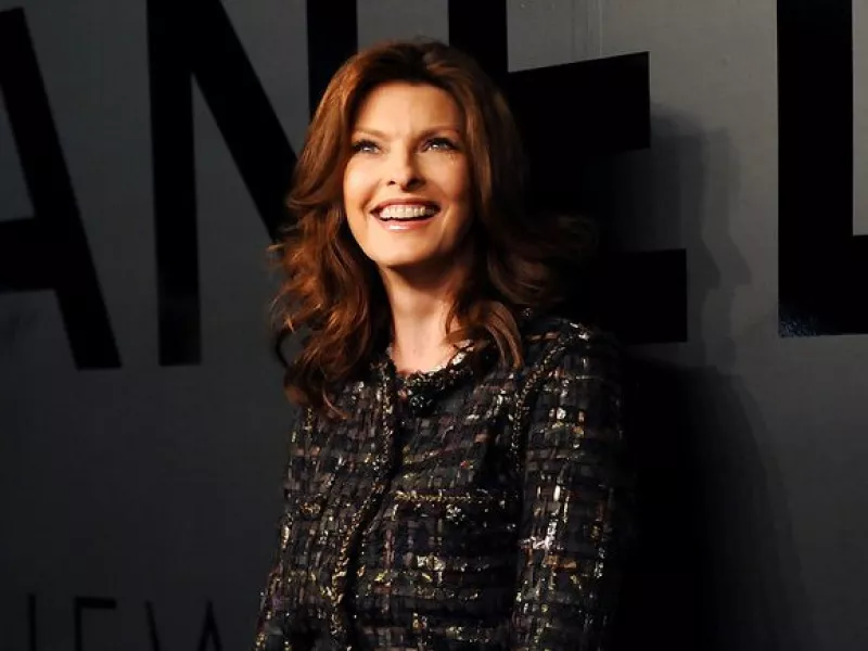 Linda Evangelista: Η φωτογραφία με τον γιό της έγινε viral