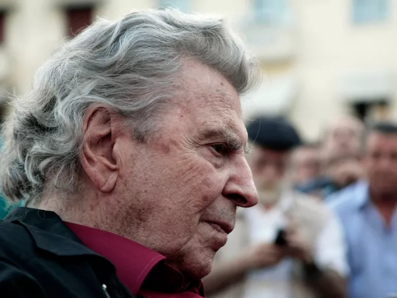 Εγγονός Μίκη Θεοδωράκη: Παππού μην ανησυχείς, η Κρήτη σε περιμένει