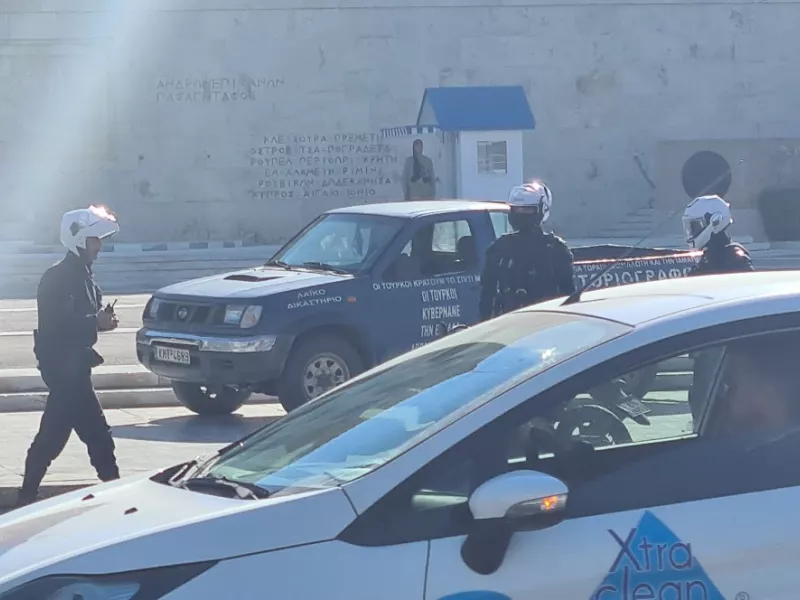 Έφτασε με αγροτικό έως το μνημείο του Αγνώστου Στρατιώτη - Απειλούσε να ανατιναχθεί (vid)