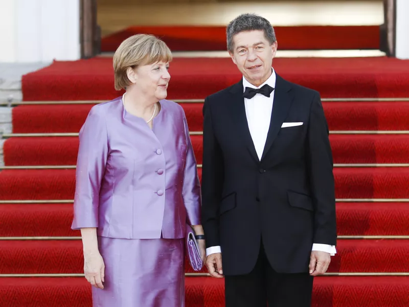 Ζάουερ: Ο σύζυγος της Μέρκελ επικρίνει «την τεμπελιά» των Γερμανών που δεν εμβολιάζονται