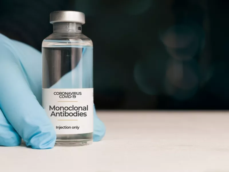 Κορωνοϊός: Έφτασαν οι πρώτες 2.000 δόσεις μονοκλωνικών αντισώματων στην Ελλάδα