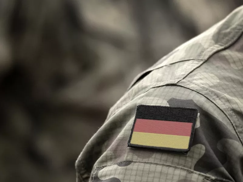 Γερμανία: Αρνητές εμβολίου στο στρατό– Έρευνα για διασυνδέσεις στρατιωτών στο «γερμανικό QAnon»  