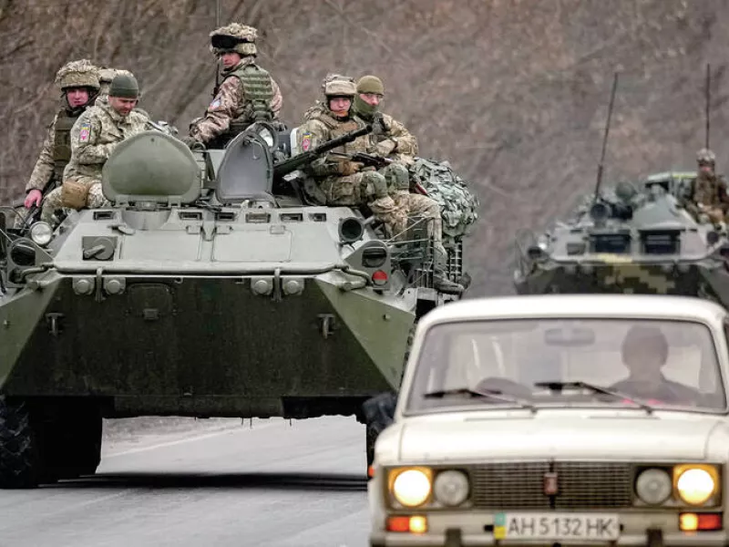 Ουκρανία: Ο στρατός επιβεβαίωσε ότι οι δυνάμεις του αποχώρησαν από το Λισιτσάνσκ