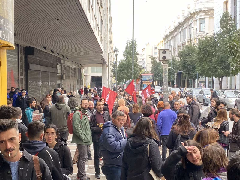  Συγκέντρωση αλληλεγγύης στην 12χρονη που έπεθε θύμα βιασμού και μαστροπείας στον Κολωνό