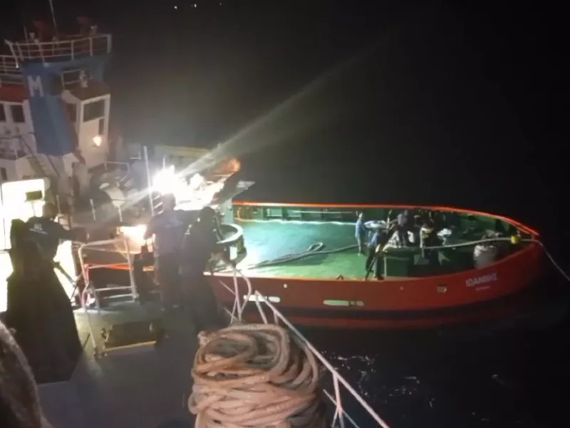 Ρυμούλκηση πλοίου "Αγ. Θεοδώρα"