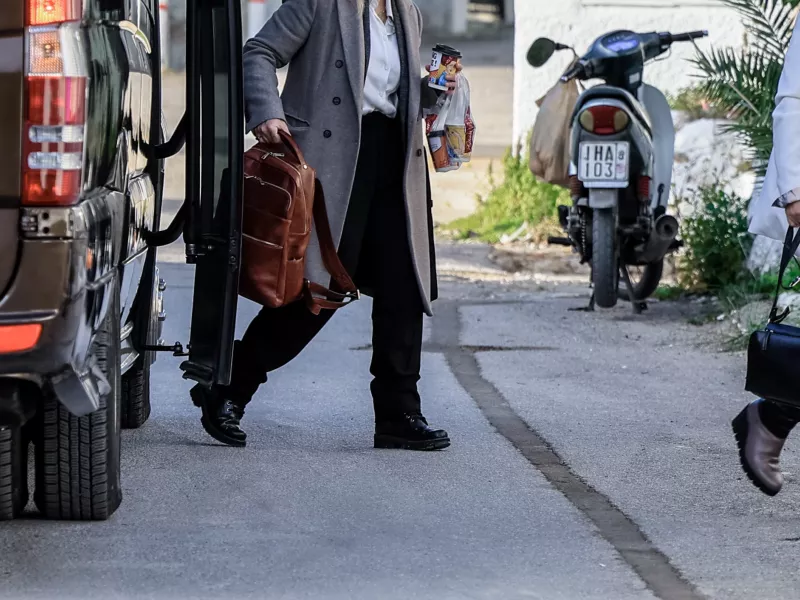 Ύδρα - Σπέτσες: Τα μέτρα που ανακοινώθηκαν για την ανακοπή της «πλημμυρίδας» ΙΧ και δικύκλων 