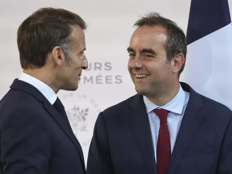 Μακρόν και Λεκορνί