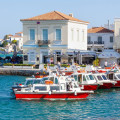 Σαββατοκύριακο στις Σπέτσες: Τι να κάνεις, πού να φας και ποιες παραλίες να επισκεφτείς