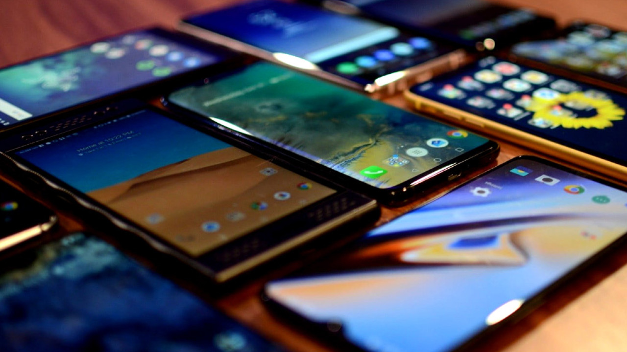 Smartphones: Πτώση στις πωλήσεις παγκοσμίως τα τελευταία δύο χρόνια – Οι «χαμένοι» του ανταγωνισμού 