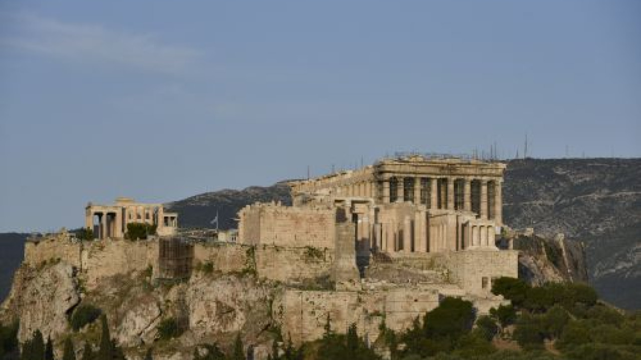 Handelsblatt: Το ελληνικό χρέος σε τροχιά συρρίκνωσης