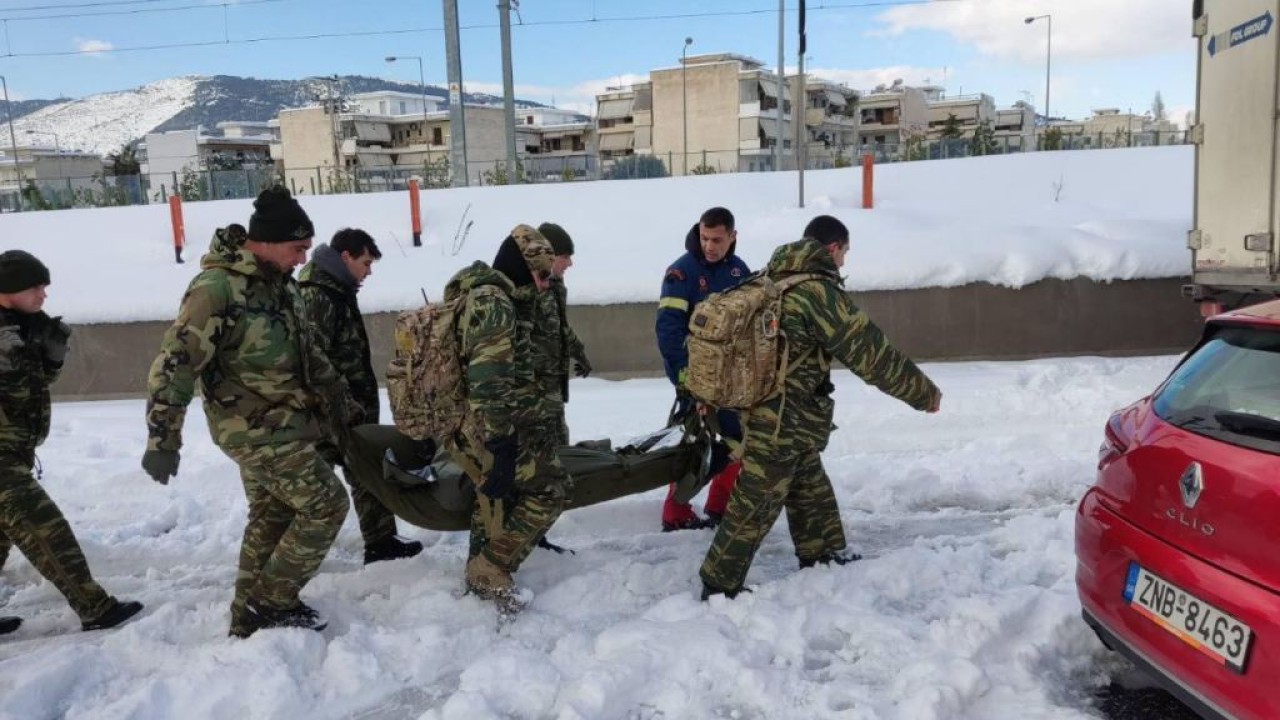 Κακοκαιρία Ελπίς: Συνεχείς επιχειρήσεις εγκλωβισμού από το στρατό