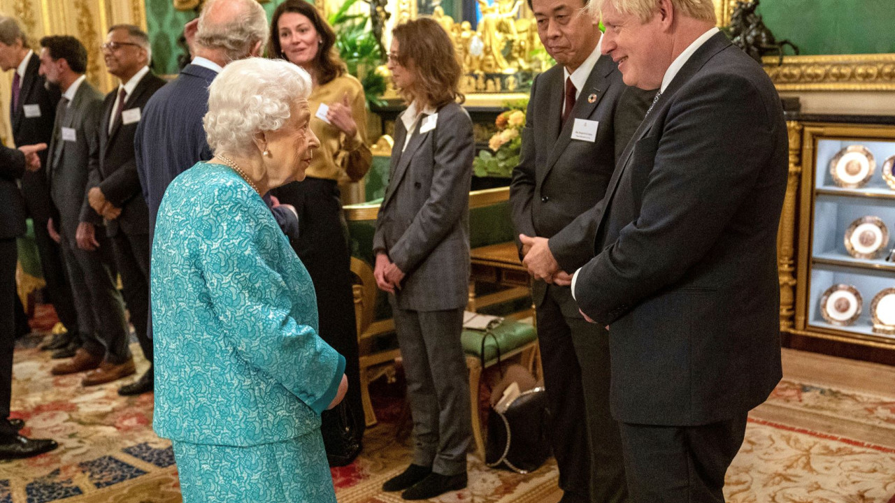 Le conversazioni di Boris Johnson con la regina Elisabetta prima della sua abdicazione