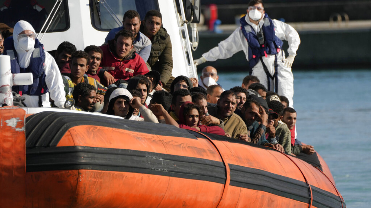 Italia: 1.500 migranti soccorsi nel Mediterraneo ancora in mare, in attesa che i porti li ricevano