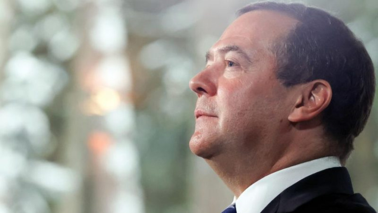 Medvedev: l’Ucraina ha “illusione nucleare”, quindi “operazioni speciali”