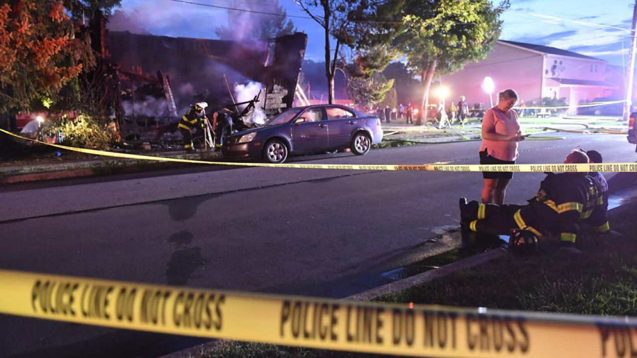 Τραγωδία στην Πενσιλβάνια: Πυροσβέστης πήγε να σβήσει φωτιά σε σπίτι και βρήκε νεκρά και τα 10 μέλη της οικογένειας του
