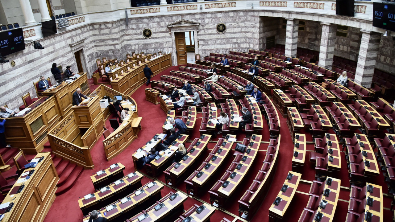 Βουλή: Ψηφίστηκε το νομοσχέδιο για τη δευτεροβάθμια περίθαλψη