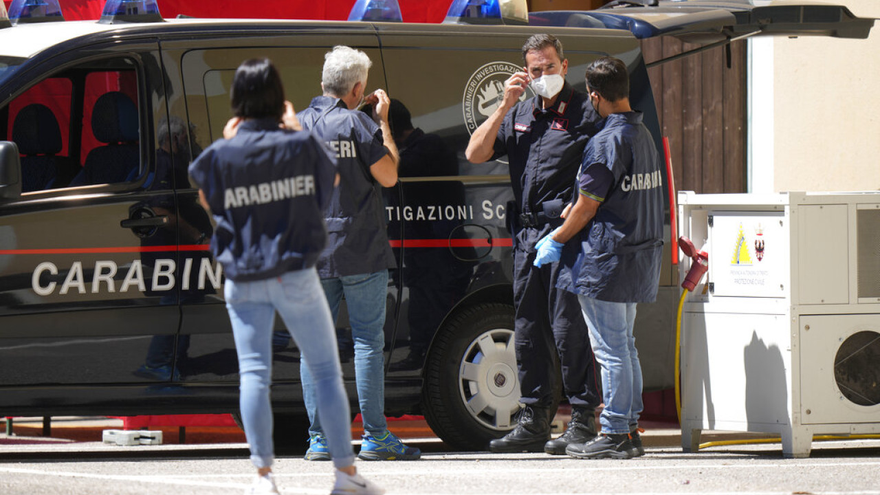 Attacco con coltello in un supermercato di Milano con cinque feriti